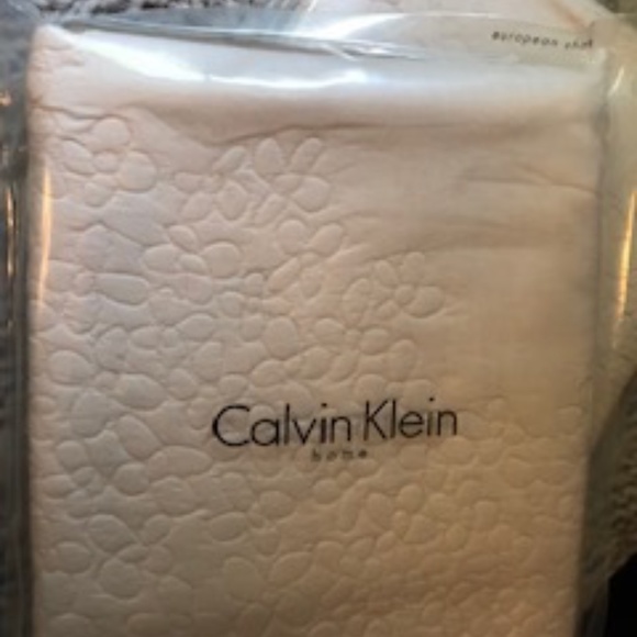 *HOST PICK* Calvin Klein Quilted Petals Pink Euro Sham Set *NEW* - Picture 8 of 9